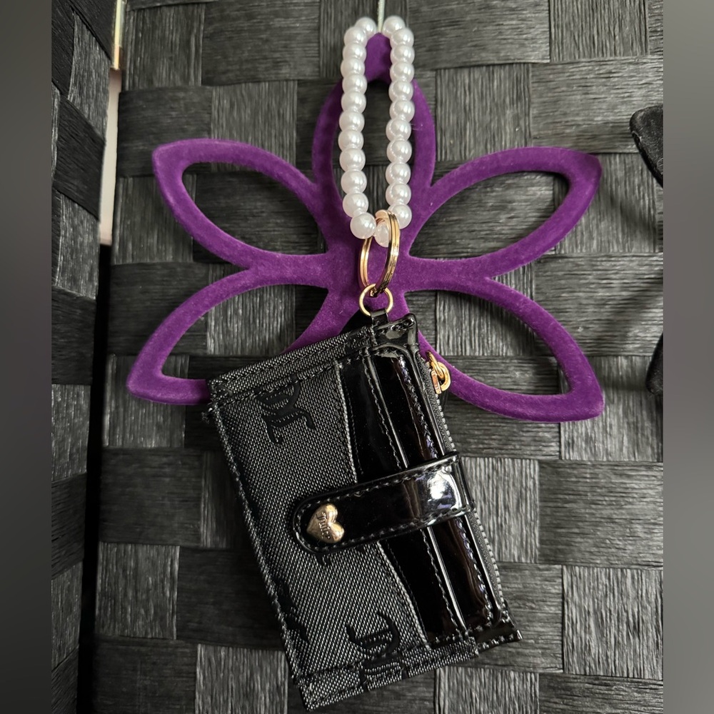 Elegant Black Card Holder with Pearl Strap